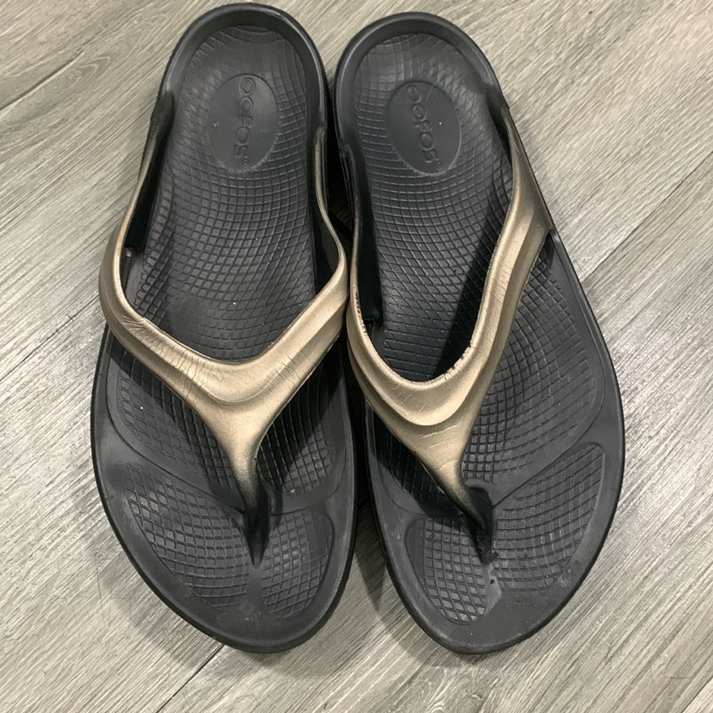 OOFOS Women's OOLALA Sandal Black Latte Thong‎ Stule size 11
